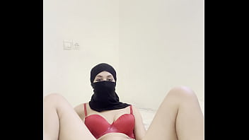 Gadis Arab Berhijab Nikmat Memuaskan Nafsu, Jilatan Mesra Di Selangkangan Dan Klitoris, Fantasi Erotis Muslimah Yang Menggoda
