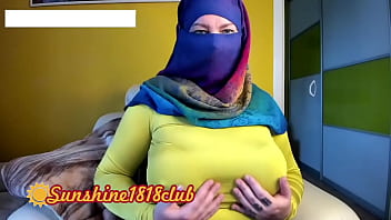 Gadis Muslim Berhijab Arab Dengan Payudara Besar Di Rekaman Kamera 2 November