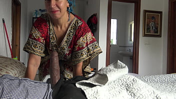 Pelayan Hotel Turki Tak Gentar Saat Tamu Amerika Memperlihatkan Kontol Hitam Besarnya