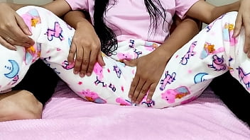 Memanfaatkan Tubuhnya Saat Pijat, Dia Sendirian Di Rumah – Film Jav
