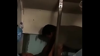 Kereta Goyang Mesra Pasangan Desi