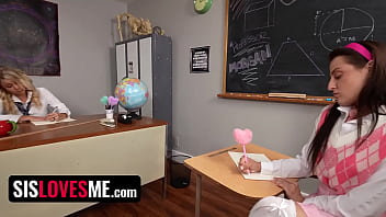 Guru Mesum Ini Ingin Bercinta Tiga Dengan Murid Tirinya