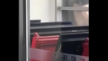 北邮体育馆内上演的激情偷欢门事件