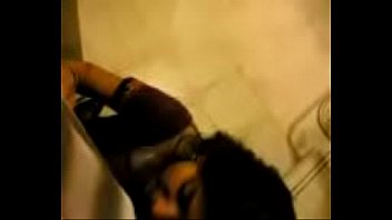 Gadis India Yang Menggoda Dengan Lekuk Tubuh Mempesona