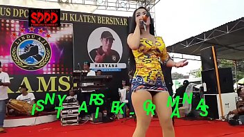 Sintya Riske Goyang Liar Di Atas Panggung, Bikin Naga Di Celana Bangun