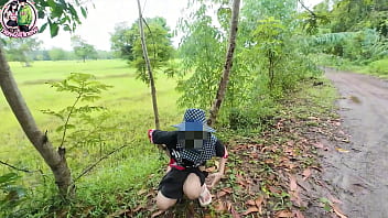 สาวไทยสุดสวยแอบเข้าป่าเยี่ยวเสร็จเผยหีสวยเร้าใจริมถนนคมชัด 4k