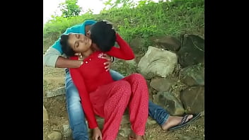 Pasangan Desa Bercinta Di Ladang
