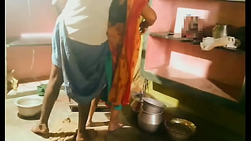 Ibu Rumah Tangga Desa Yang Menggairahkan Beraksi Ranjang