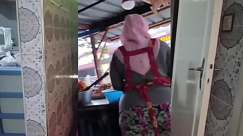 Sang Dewi Muslim Indonesia Berbodi Montok Dan Menggoda
