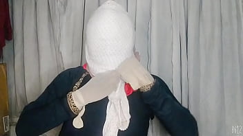 Gadis Berhijab Mengikat Dirinya Dengan Nafsu