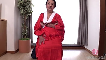 Nenek 81 Tahun Pamer Keahlian Pijat Membuat Pria Muda Tak Sabar