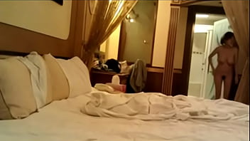 Gadis Tionghoa Montok Bermekaran Di Kamar Hotel