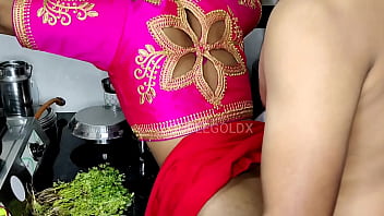 सास बाजार गई तो देवर ने कोमल रसोई में ही चोद डाला