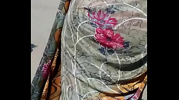 Paha Montok Yang Menggodai Di Balik Sari