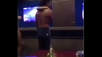 掃不掉的淫蕩！中國再爆情色ktv 男女激戰「3p濕身遊戲」私密裸照全流出
