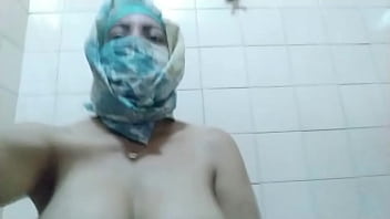 Ibu Muslim Arab Asli Mengocok Memeknya Sampai Klimaks Ekstrem Di Kamera Hijab Porno Dan Memamerkan Kaki