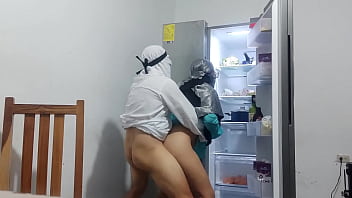 Arab Ngentot Di Depan Kulkas Dan Orgasme Memuncak – Adegan Seks Nyata