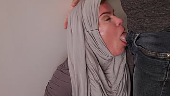 Tante Berjilbab Cosplay Dihardcore Wajahnya Oleh Bule