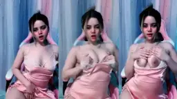 Vanya Meremas Dan Mengelus Gunung Kembarnya Yang Montok Dan Menggairahkan