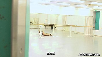 Gadis Balerina Asia Ini Punya Hasrat Yang Harus Dipuaskan Dengan Jilatan Jari