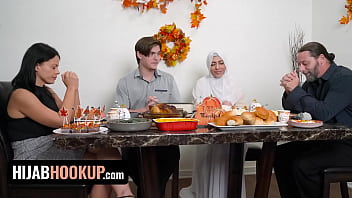 Gadis Muslimah Audrey Royal Rayakan Thanksgiving Dengan Bercinta Liar Di Atas Meja – Pacaran Berhijab