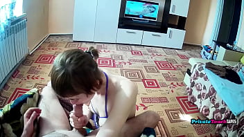 Ranjang Pagi Buta, Gadis Rusia Kurus Bergaun Jala Mengocok Kontol Hingga Muncrat Ke Mulutnya