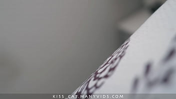 Salah Masuk Kamar, Anak Tiriku Malah Merayuku Di Ranjang Dan Kupu-kupu Mungilku Basah Kuyup