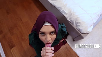 Paman Tiriku Kecanduan Nona Berjilbab