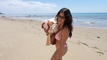 Mengawini Istri Kakak Tiriku Di Pantai Telanjang Depan Umum