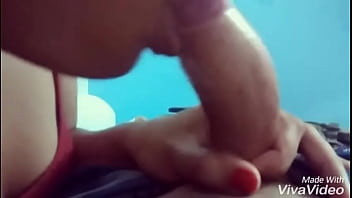 Istri Nakal Menghisap Kontol Dengan Nikmat