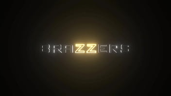 Gadis Fashionista Yang Panas Menggoda Zaawaadi / Brazzers / Masukkan Kode Xvpromo Di Situs Resmi Untuk Diskon Spesial