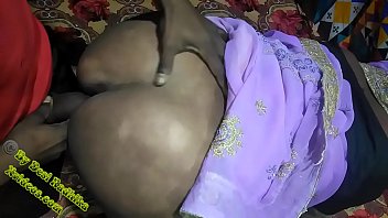 Desi Bhabhi Mesra Digoyang Kekasih Di Ranjang Dengan Suara Hindi Yang Menggairahkan