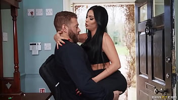 Kau Curi Jalangku Yang Taat Dan Menggairahkan, Sapphire Astrea! Masukkan Kode Xvpromo Di Situs Resmi Untuk Diskon Eksklusif