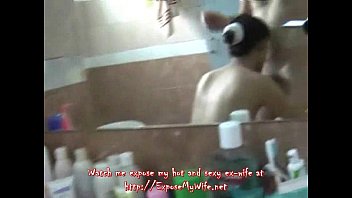 Milf Tiongkok Matang Mengisap Kontol Di Kamar Mandi