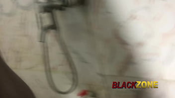 Hampir Tertangkap Basah: Ayah Tiriku Nyaris Menemukanku Dengan Ibu Tiriku Di Kamar Mandi