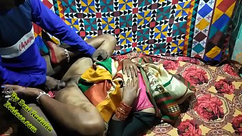 माँ को अपने कमरे में बुलाकर गर्म मुलाकात की
