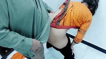 Kakak Tiri India Berikan Kejutan Anal Untuk Adik Tirinya Dengan Audio Hindi Yang Jelas