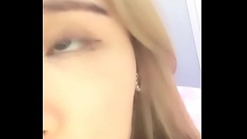Yoki, Gadis Tiongkok Cantik Yang Menggoda, Memuaskan Dirinya Dengan Mainan Dildo Merah Muda