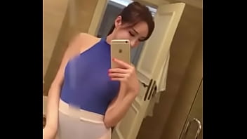 Koleksi Cermin Alice Zhou, Model China Yang Menggoda Dan Membara