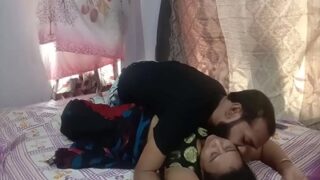 Boudhi Menangkap Tamunya Tengah Menonton Film Porno Dan Langsung Memuaskannya