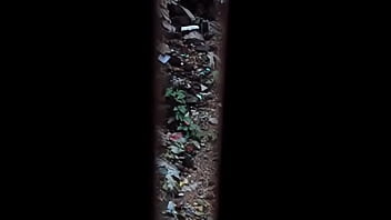 Desi Mengencingi Dan Mengompol Dalam Video Panas