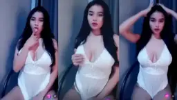 Chacha Cantik Yang Menggoda Dengan Tubuh Mulus Dan Sensual