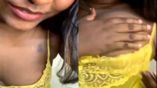 Gadis India Selatan Pamer Payudara Besar Di Live Streaming