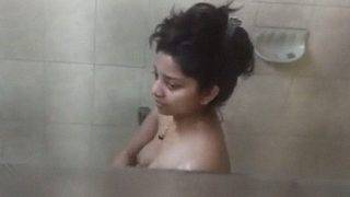 Kamera Tersembunyi Di Kamar Mandi India