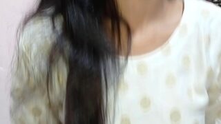 Seorang Pria Punjab Memenuhi Vagina Ibu Tirinya Dengan Sperma