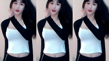 Cô Gái Trung Quốc Thả Dáng Trên Tàu Lượn Siêu Tốc