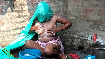 Video Mandi Seksi Radhika Desa India Dalam Bahasa Hindi
