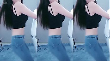 Điệu Nhảy Gợi Cảm Của Cô Gái Trung Quốc Với Những Chuyển động Mông Quyến Rũ