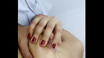 माँ की मदद करने के बहाने उसे ज़बरदस्ती चोदा, वो भी मांगती रही और ज़ोर से चोदो