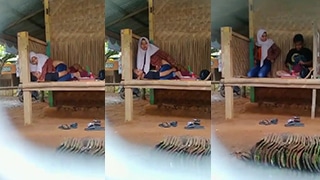 Gadis Muda Hebohkan Media Sosial Dengan Aksi Mesum Di Gubuk Tempat Wisata